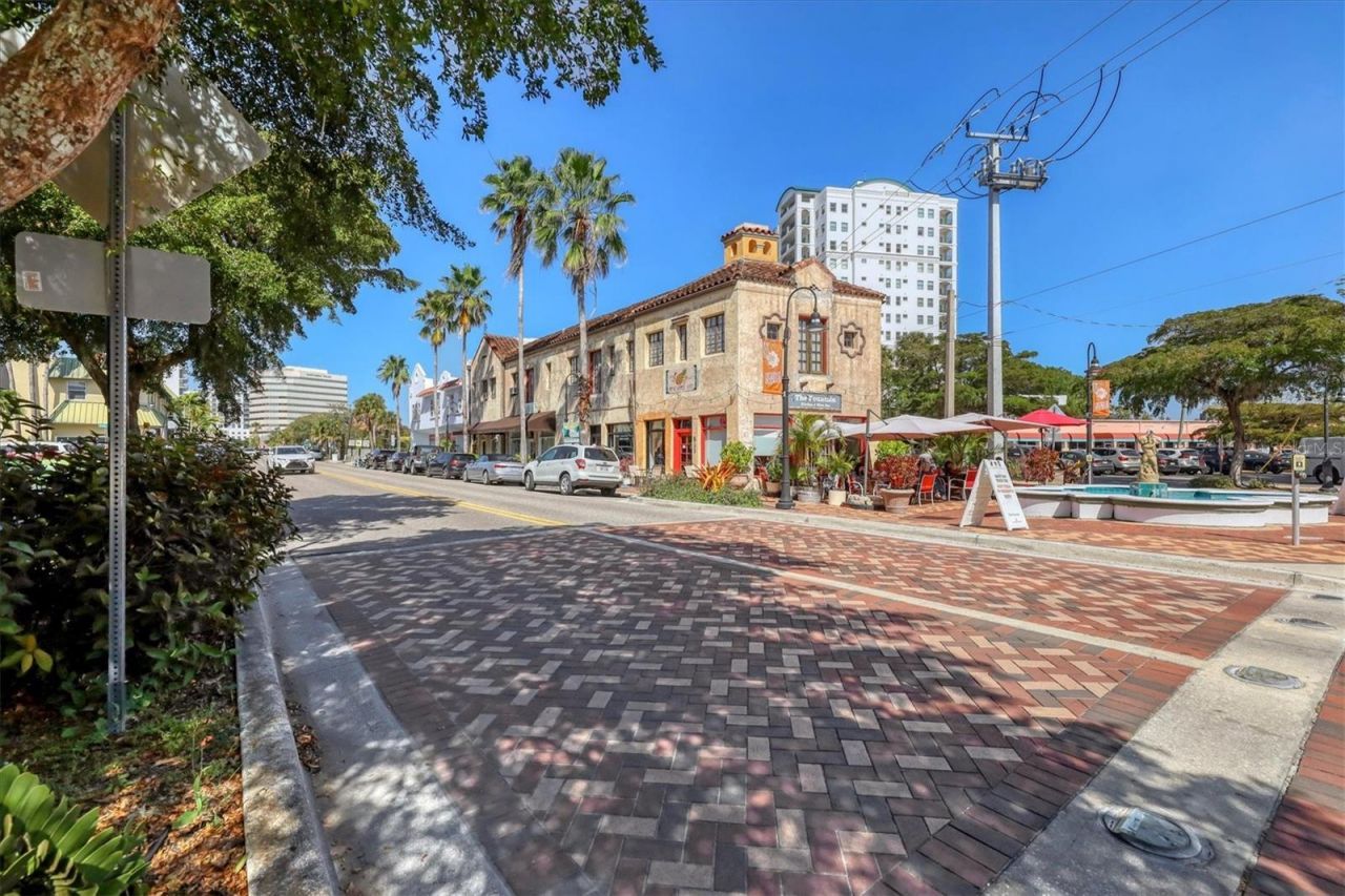 635 S Orange Avenue, Unit 404, Sarasota, FL 34236 Photo