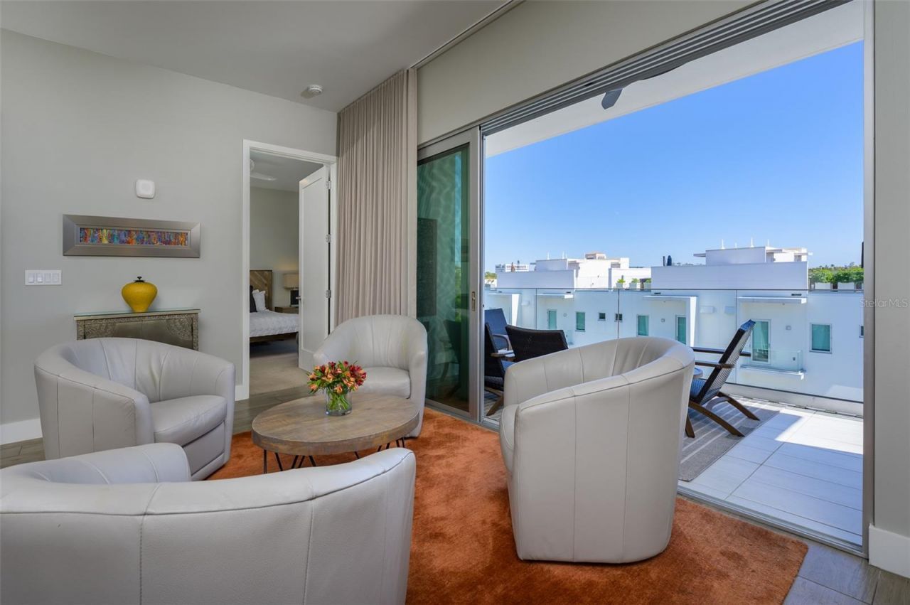 635 S Orange Avenue, Unit 404, Sarasota, FL 34236 Photo