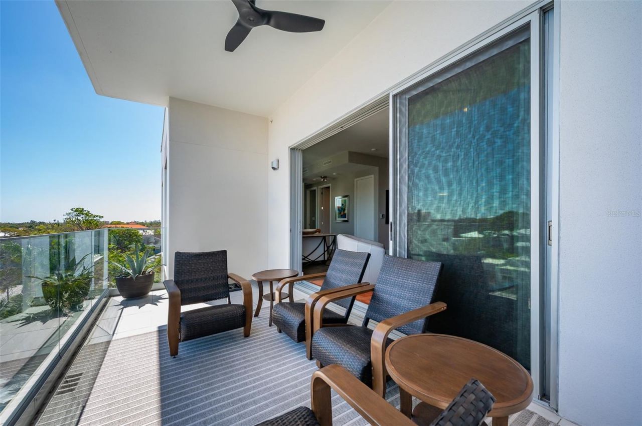 635 S Orange Avenue, Unit 404, Sarasota, FL 34236 Photo