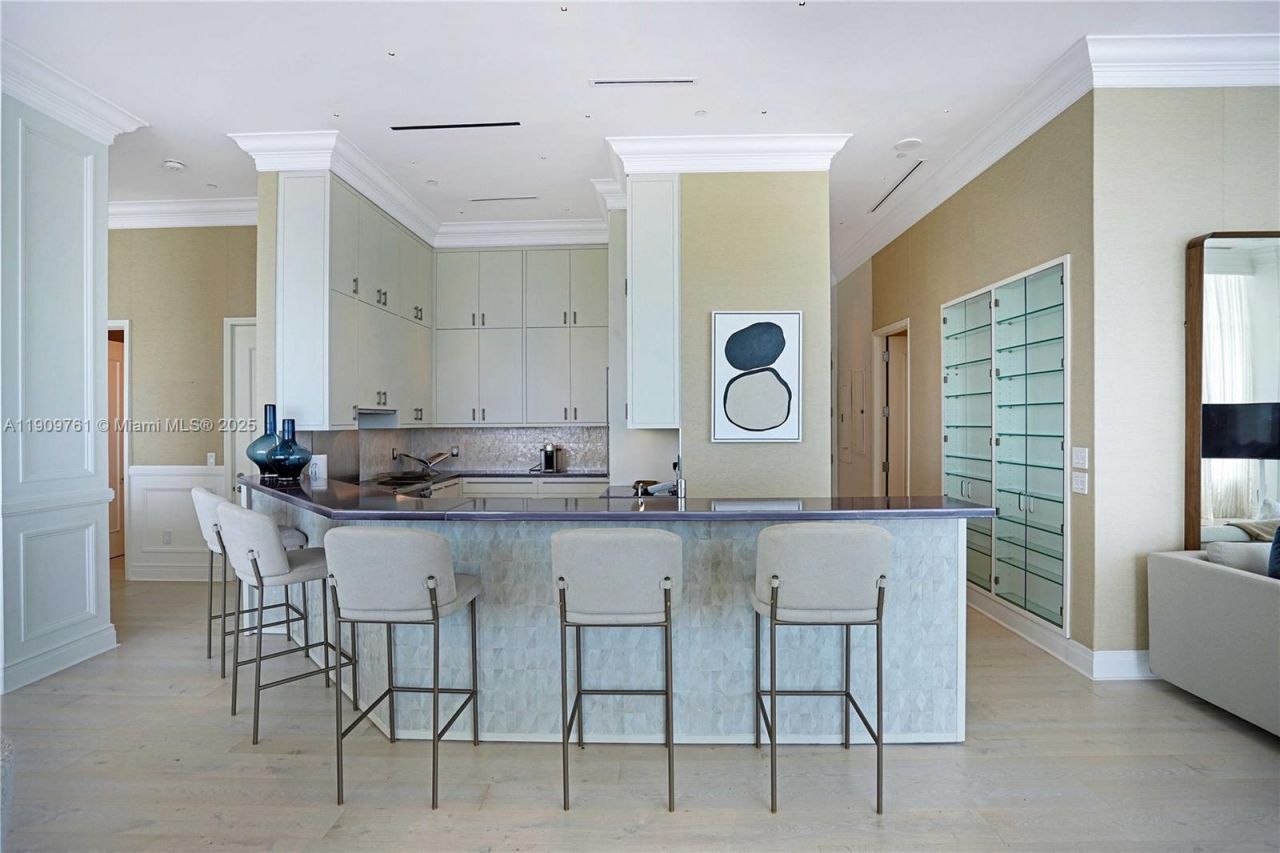 4401 Collins Ave, Unit PH South, Miami Beach, FL 33140 Photo