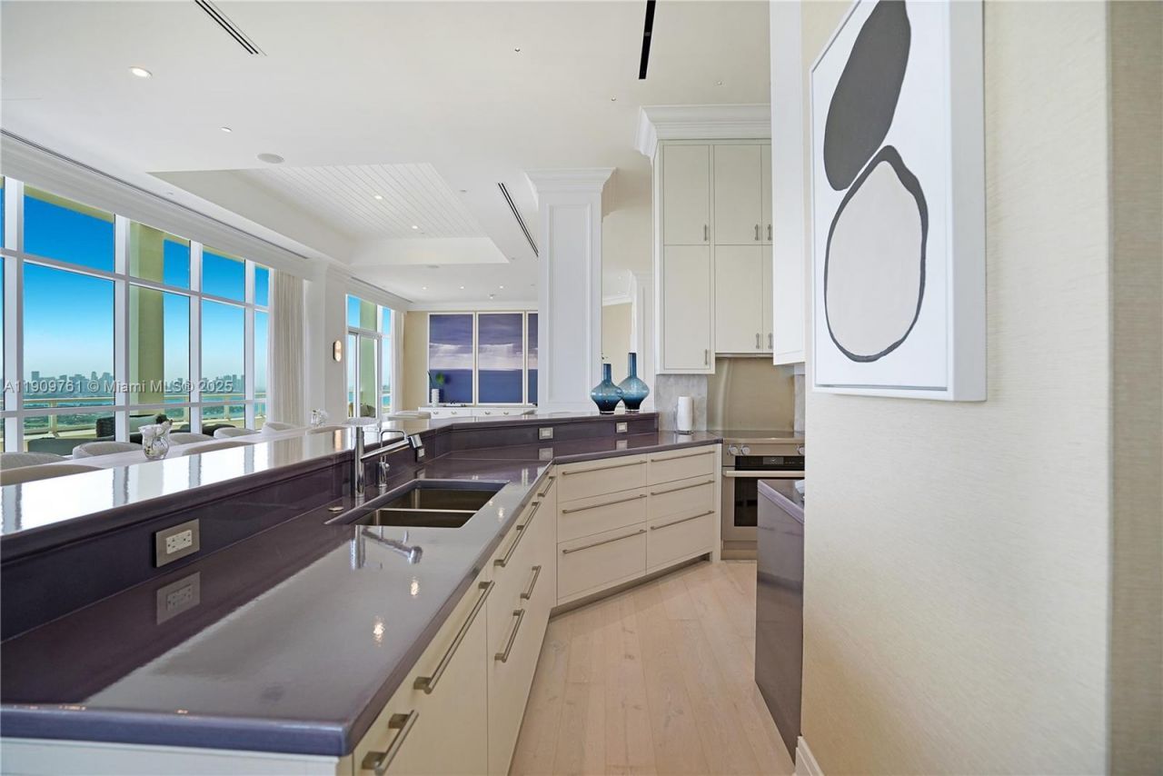 4401 Collins Ave, Unit PH South, Miami Beach, FL 33140 Photo