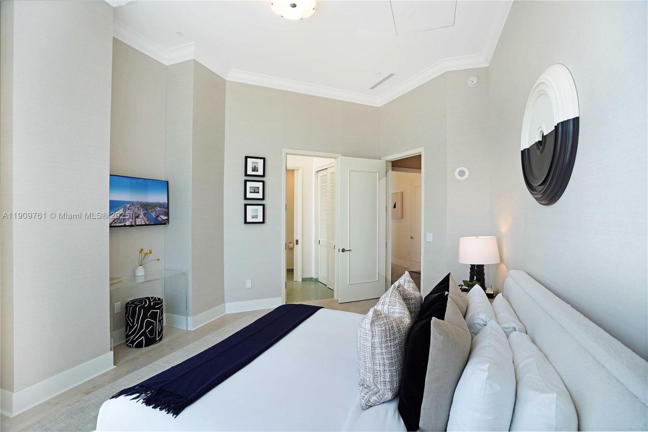 4401 Collins Ave, Unit PH South, Miami Beach, FL 33140 Photo