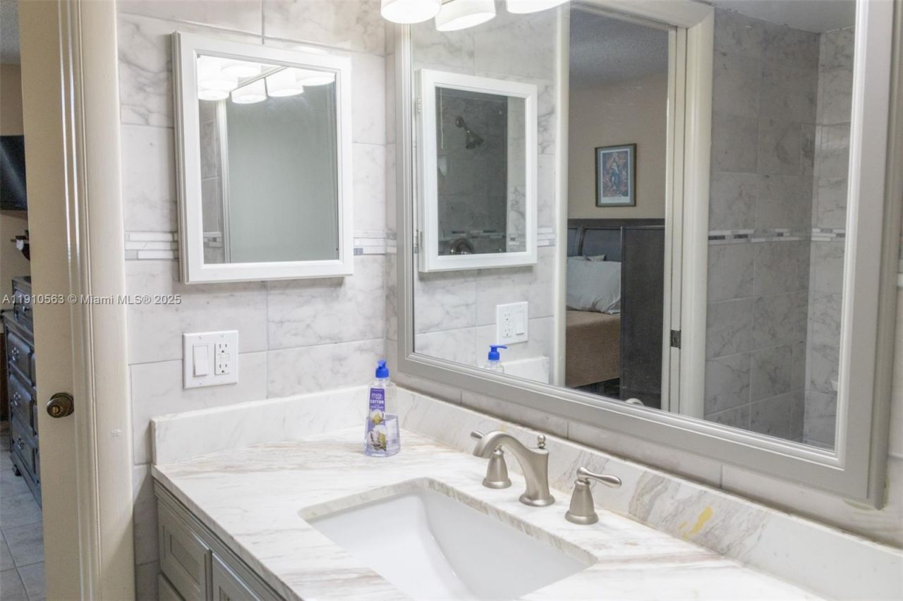 5851 NW 62nd Ave, Unit 202, Tamarac, FL 33319 Photo