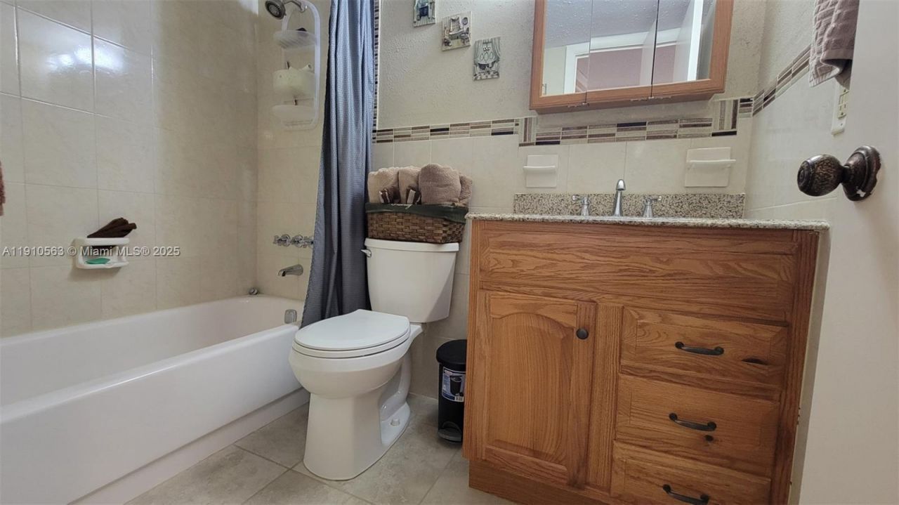 5851 NW 62nd Ave, Unit 202, Tamarac, FL 33319 Photo