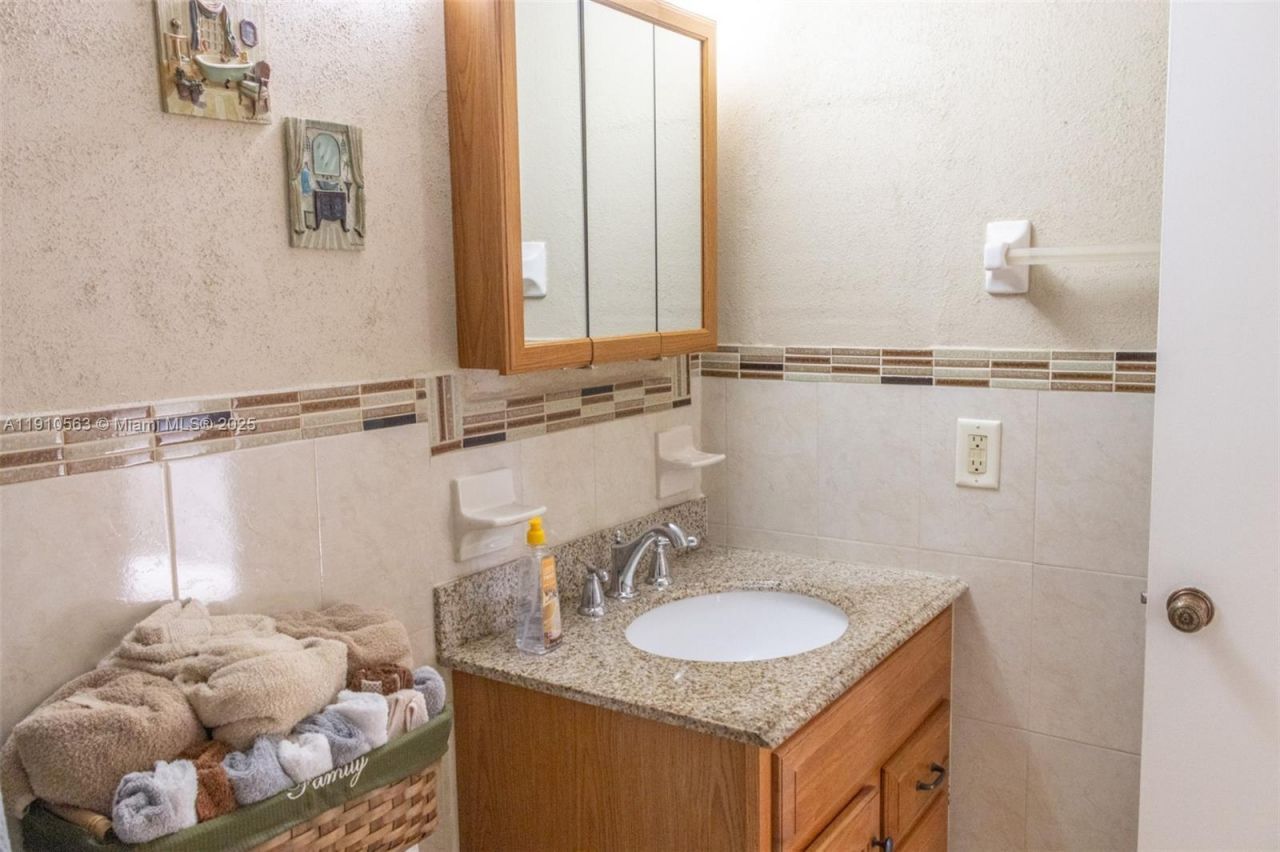 5851 NW 62nd Ave, Unit 202, Tamarac, FL 33319 Photo