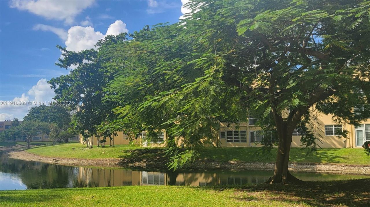 5851 NW 62nd Ave, Unit 202, Tamarac, FL 33319 Photo