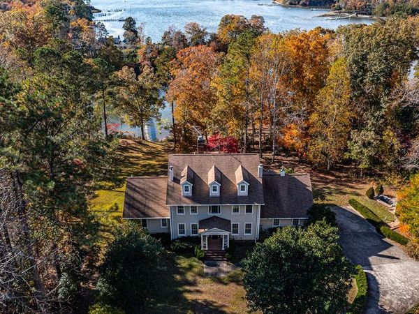 673 Nugent Lane, WEEMS, VA 22576