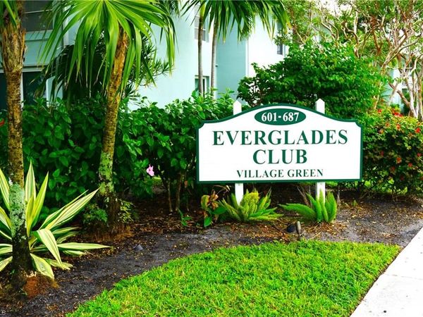 663 S 12th AVE, Unit 663, NAPLES, FL 34102