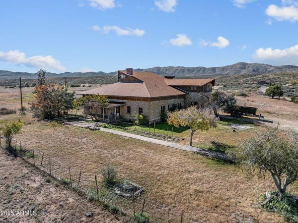 16057 S SICKLES RANCH Road, Peeples Valley, AZ 86332