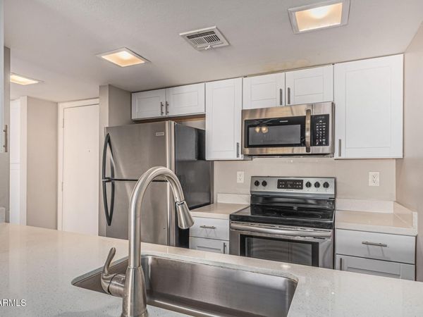3033 E DEVONSHIRE Avenue, Unit 3028, Phoenix, AZ 85016