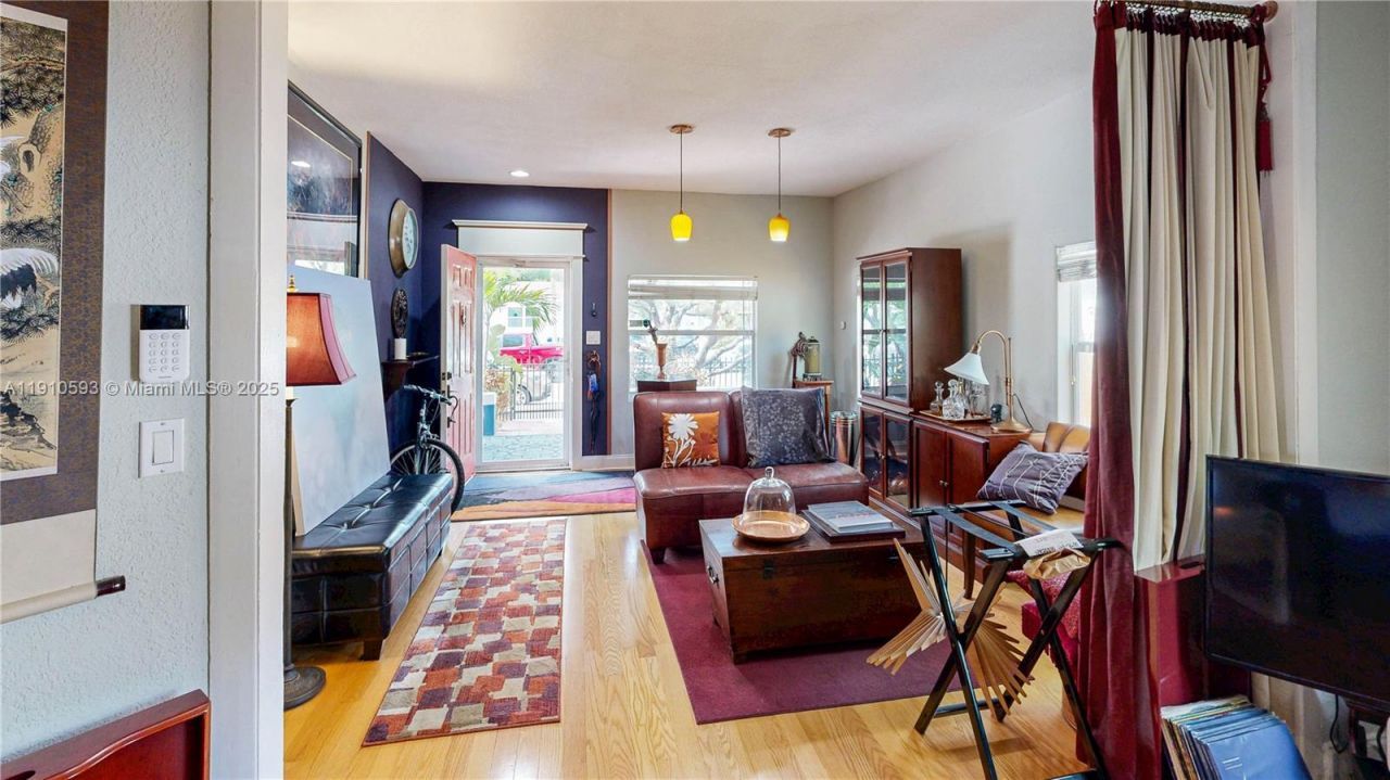 561 NW 53rd St, Miami, FL 33127 Photo