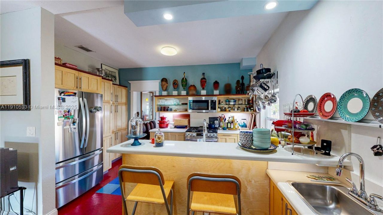 561 NW 53rd St, Miami, FL 33127 Photo