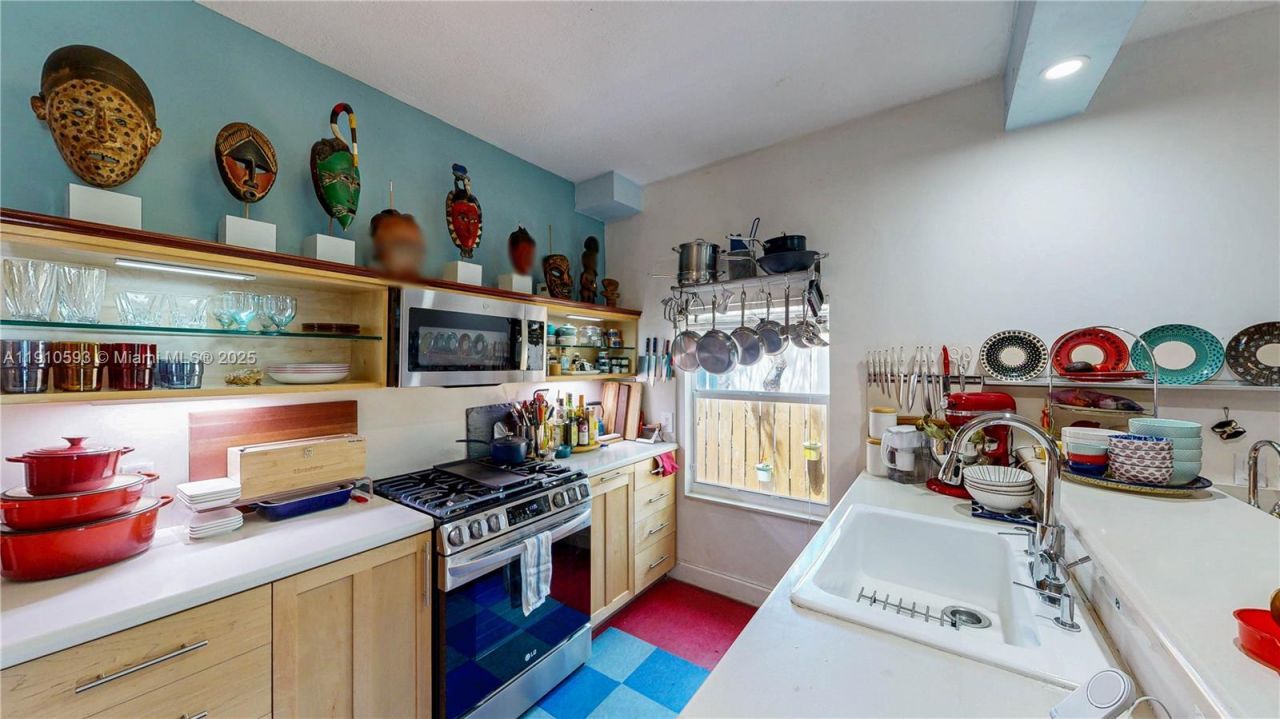 561 NW 53rd St, Miami, FL 33127 Photo