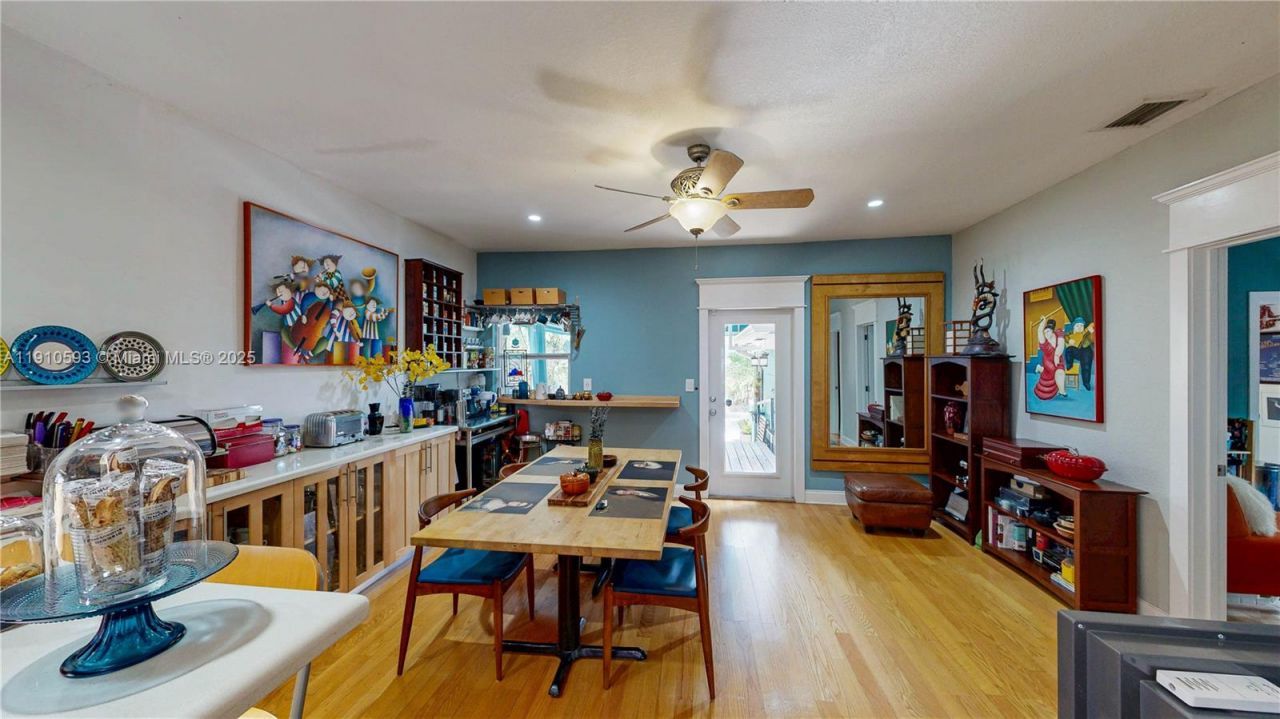 561 NW 53rd St, Miami, FL 33127 Photo