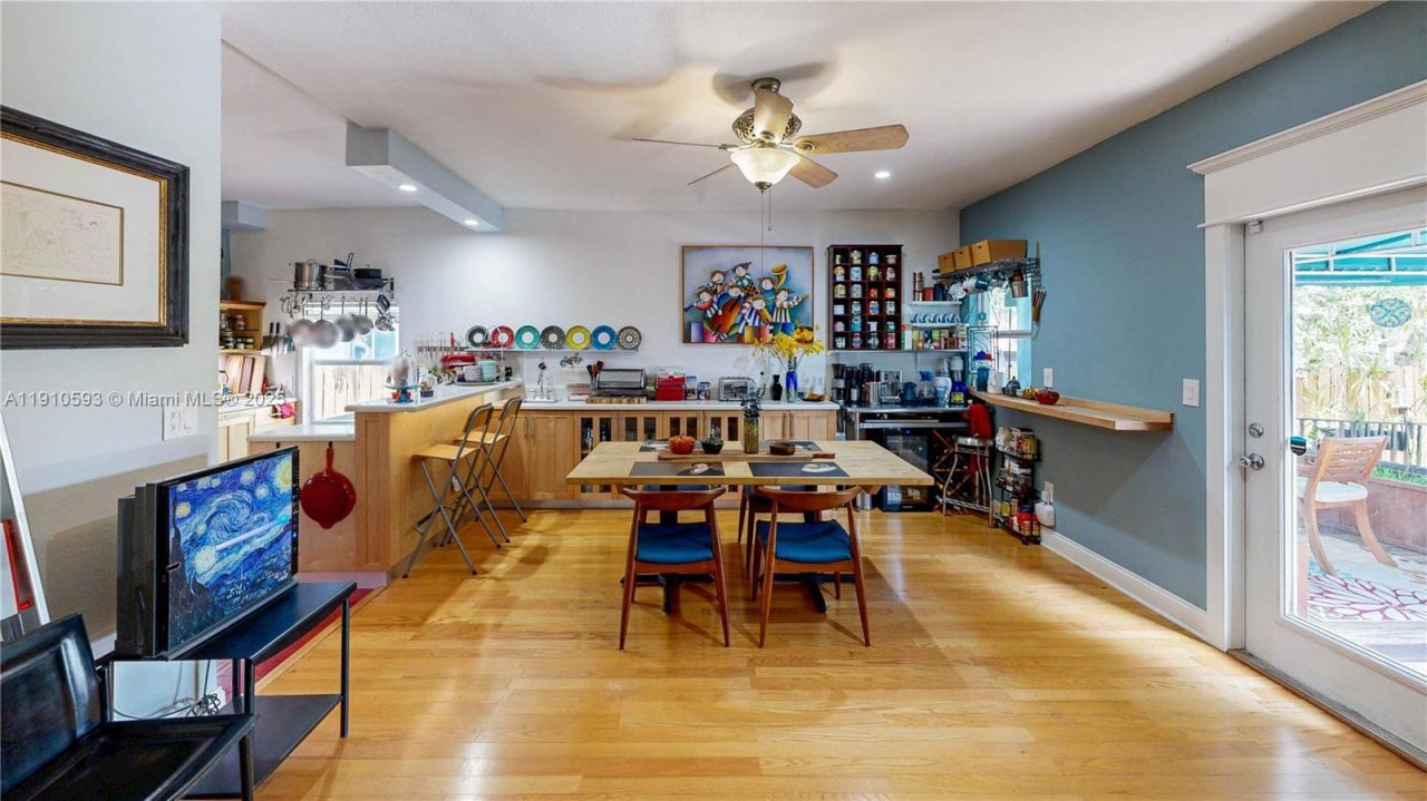 561 NW 53rd St, Miami, FL 33127 Photo