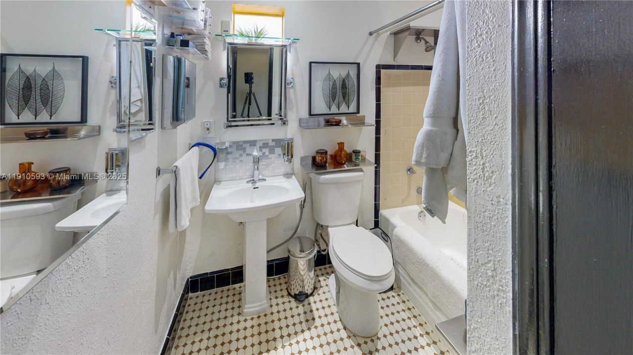 561 NW 53rd St, Miami, FL 33127 Photo