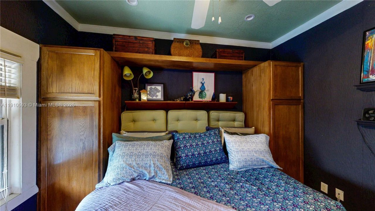 561 NW 53rd St, Miami, FL 33127 Photo