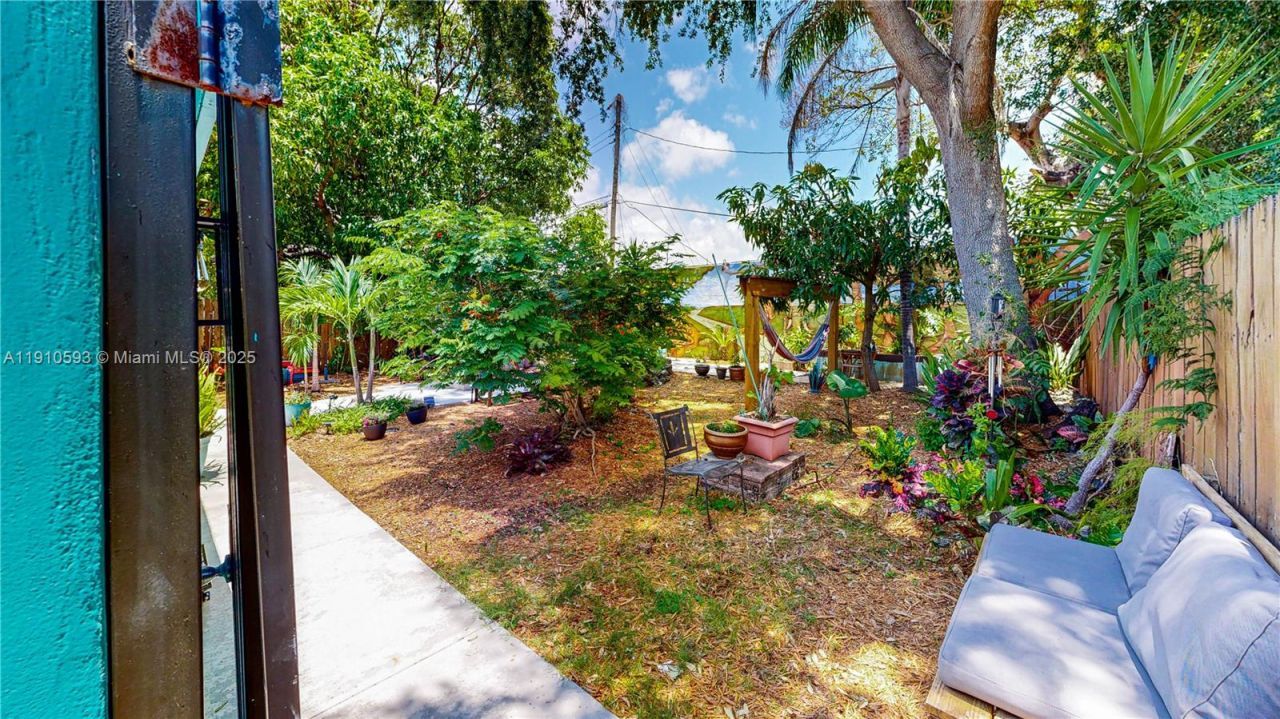 561 NW 53rd St, Miami, FL 33127 Photo