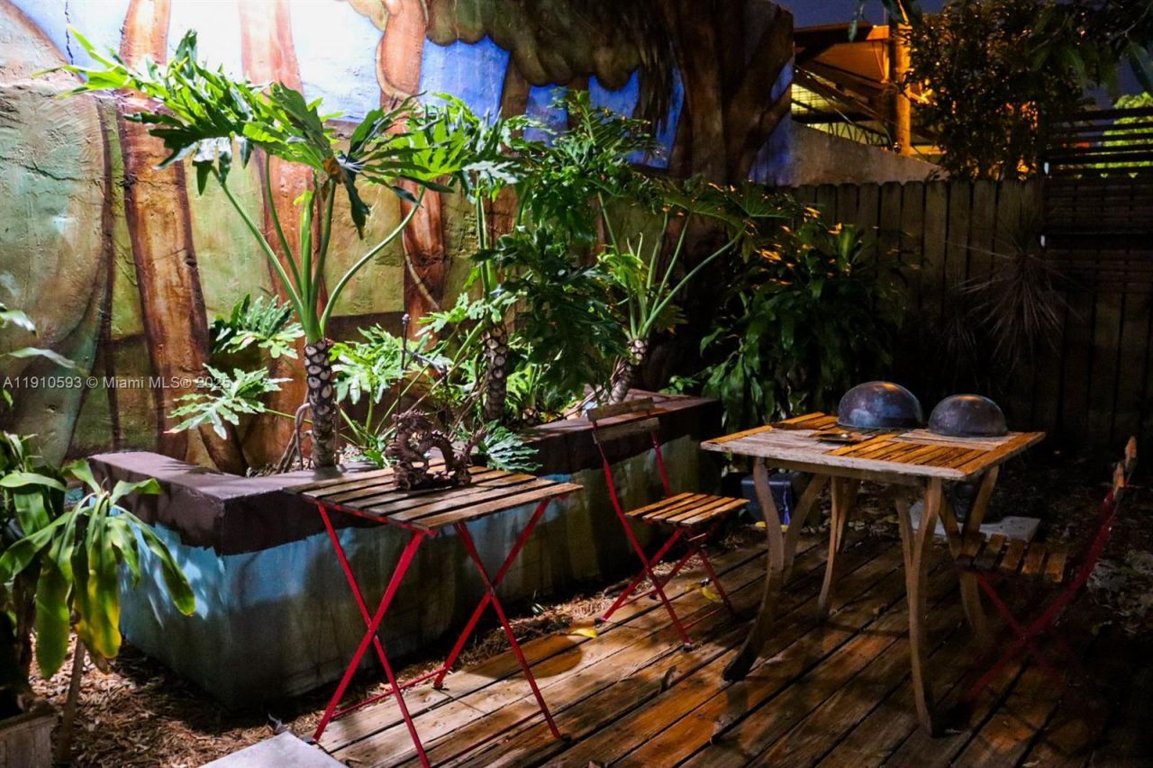 561 NW 53rd St, Miami, FL 33127 Photo