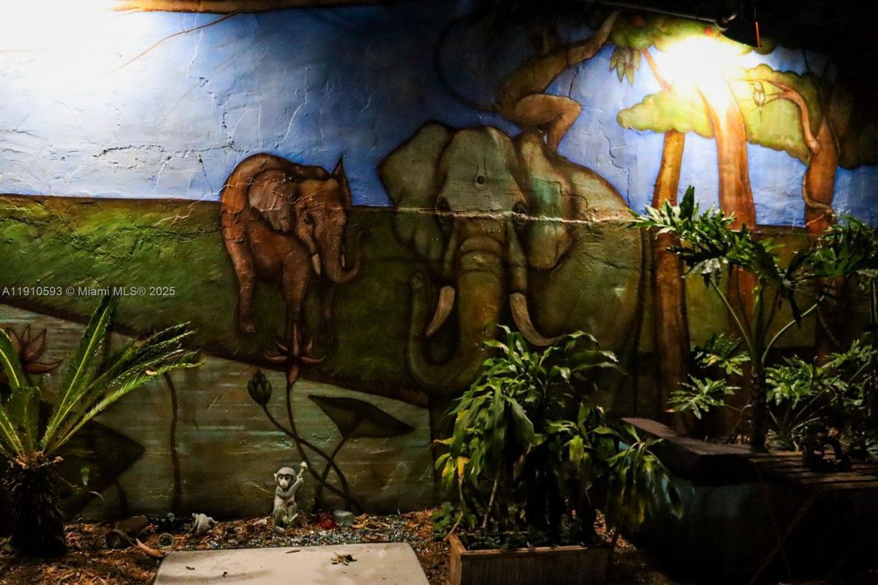 561 NW 53rd St, Miami, FL 33127 Photo