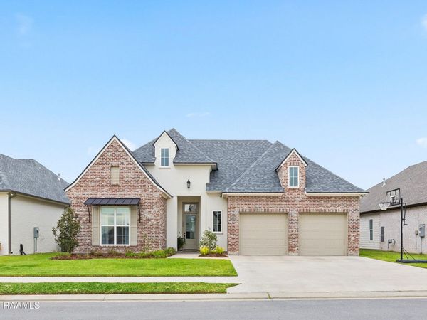 104 Queen Palm Circle, Broussard, LA 70518
