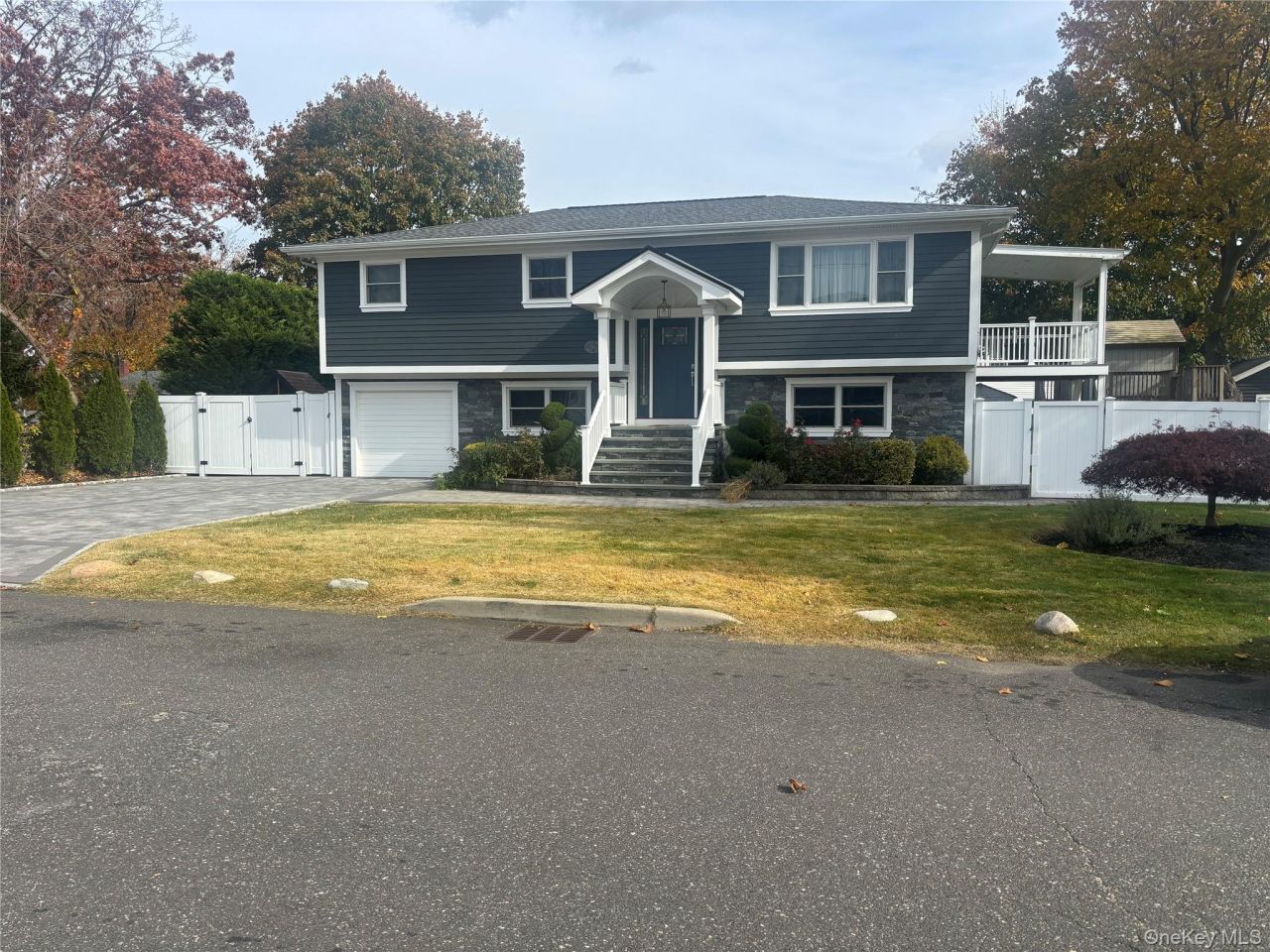 135 N 27th Street, Wheatley Heights, NY 11798 Main Photo