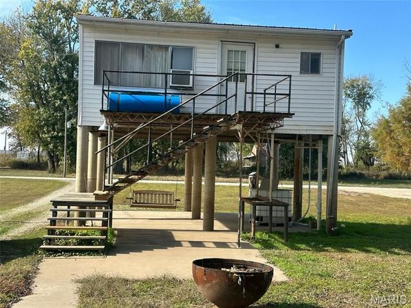 72 S River Road, Elsberry, MO 63343