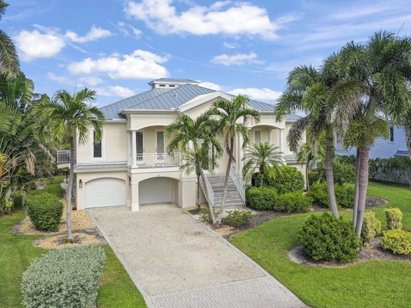 824 Birdie View Pt, Sanibel, FL 33957