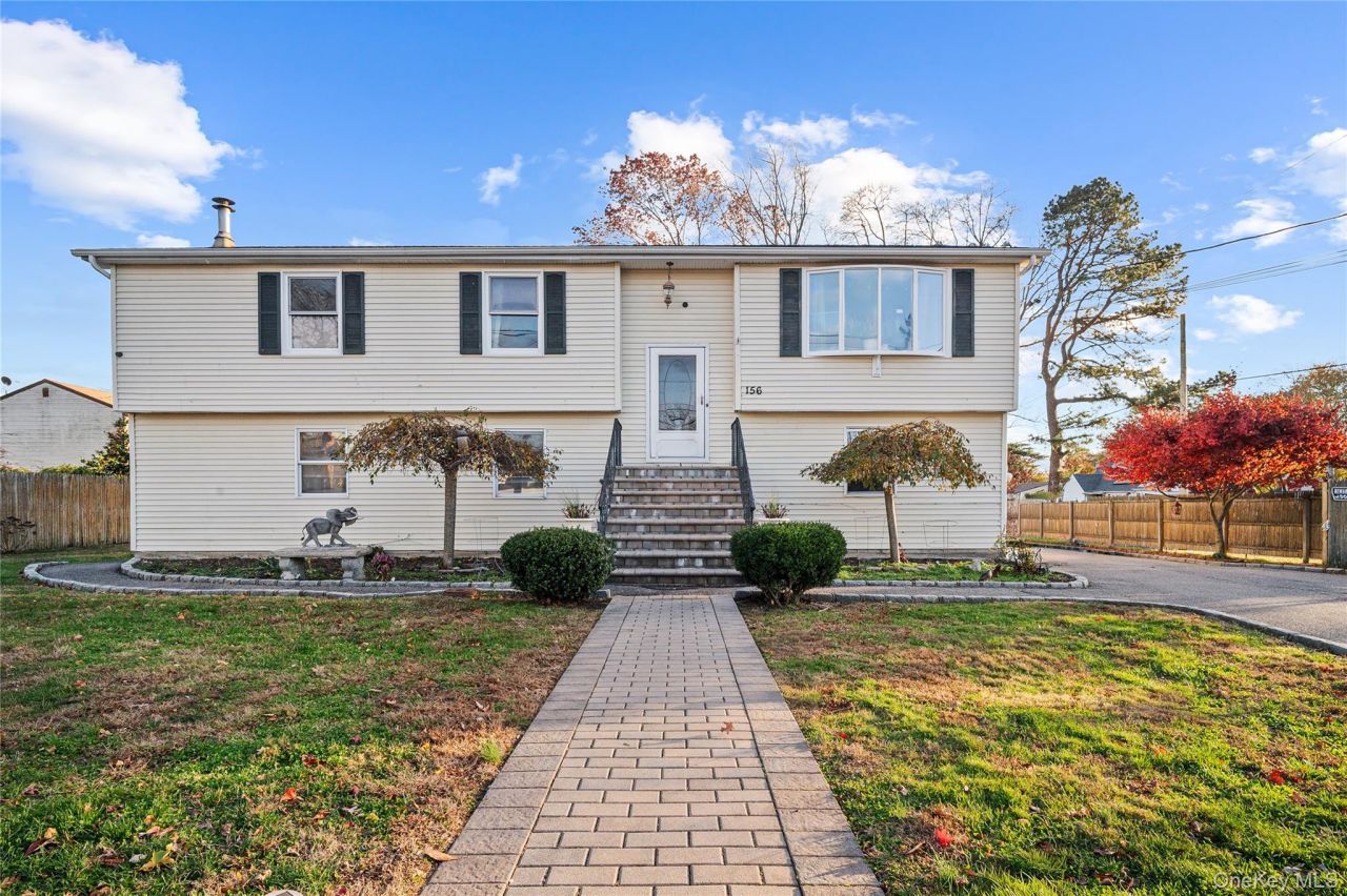 156 Nicolls Road, Wheatley Heights, NY 11798 Main Photo