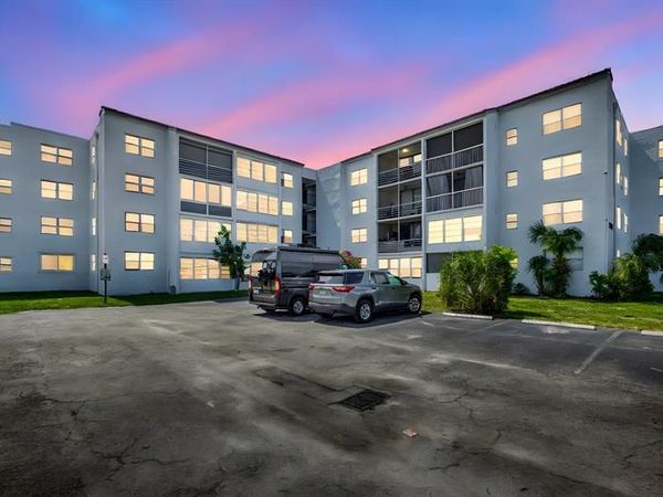 2800 Somerset Drive, Unit 218j, Lauderdale Lakes, FL 33311