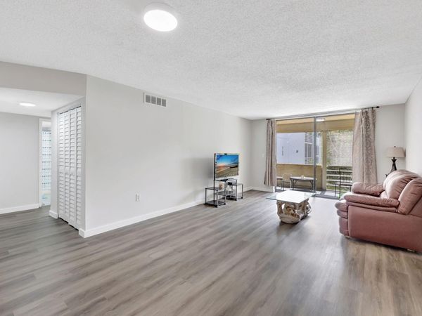 2800 Somerset Drive, Unit 218j, Lauderdale Lakes, FL 33311
