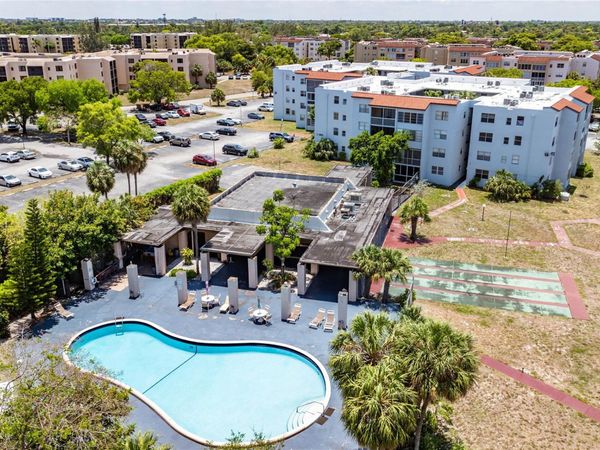 2800 Somerset Drive, Unit 218j, Lauderdale Lakes, FL 33311