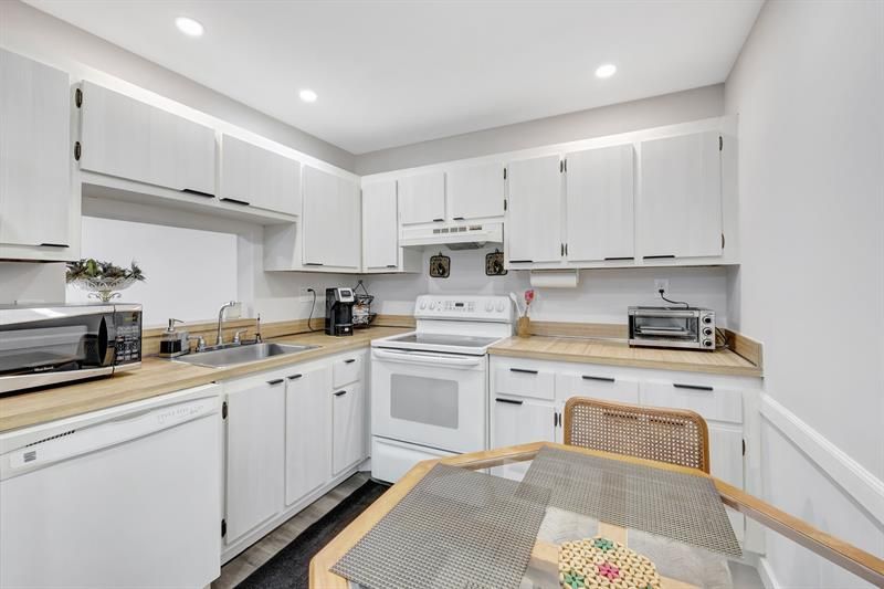 2800 Somerset Drive, Unit 218j, Lauderdale Lakes, FL 33311 Photo