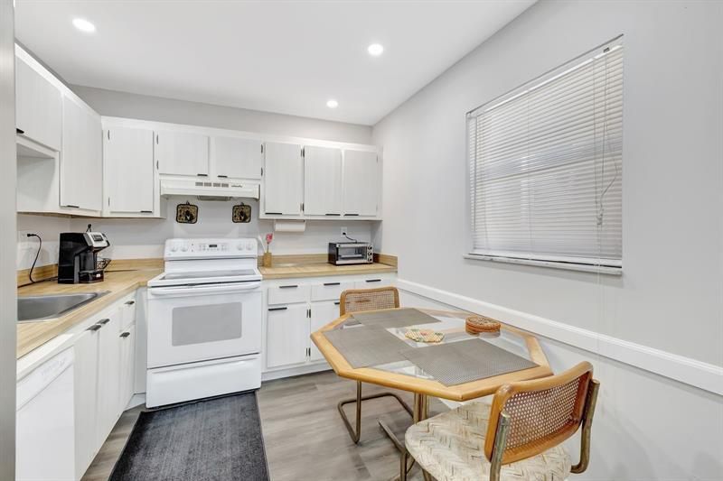 2800 Somerset Drive, Unit 218j, Lauderdale Lakes, FL 33311 Photo