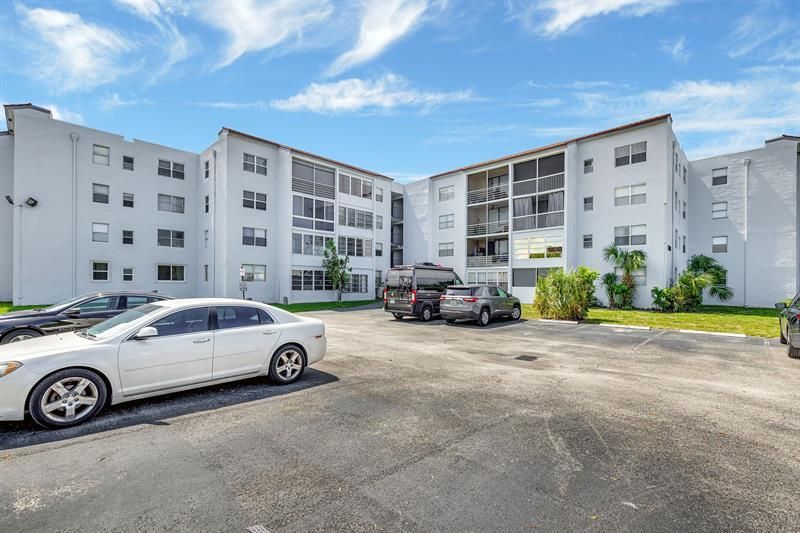 2800 Somerset Drive, Unit 218j, Lauderdale Lakes, FL 33311 Photo