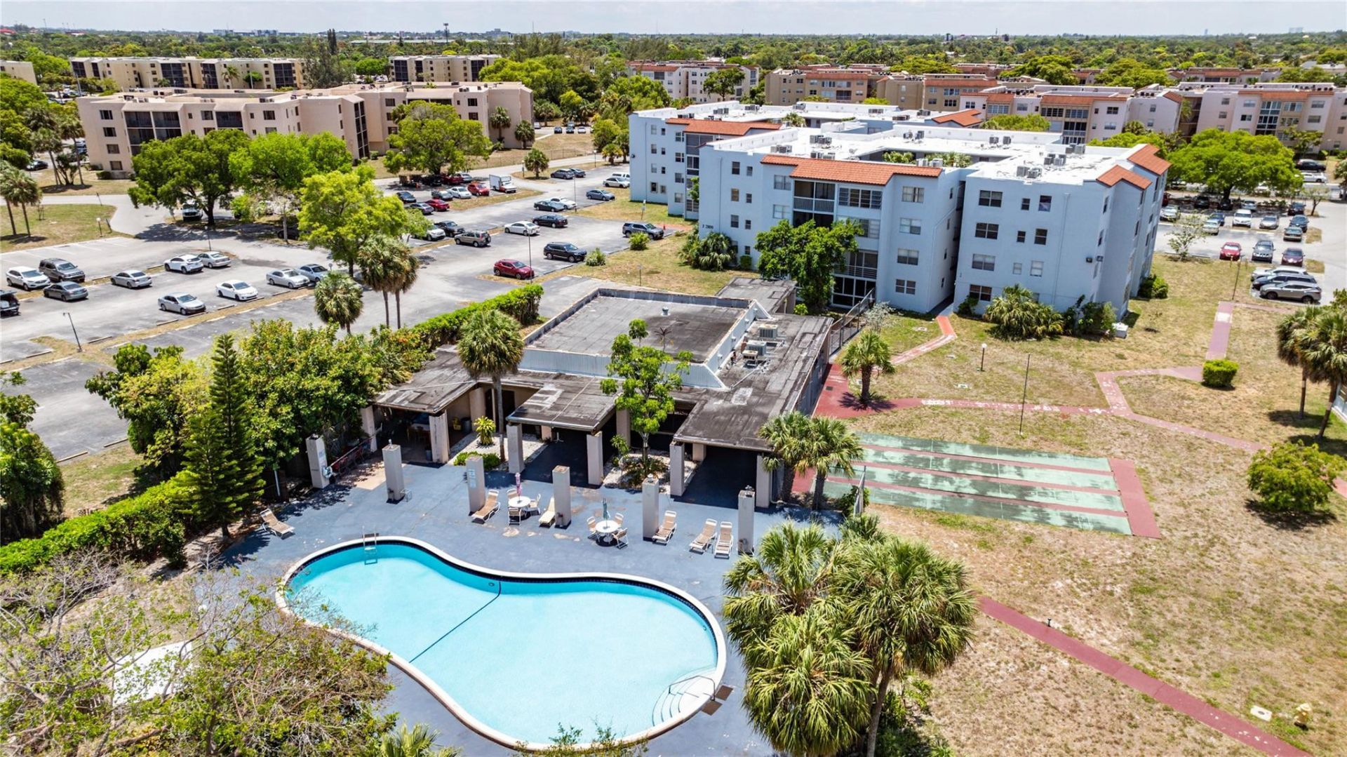 2800 Somerset Drive, Unit 218j, Lauderdale Lakes, FL 33311 Photo