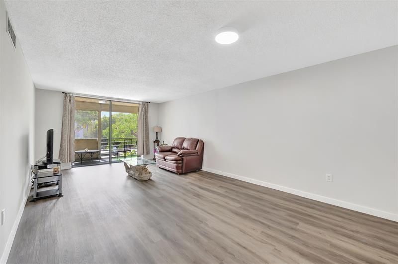 2800 Somerset Drive, Unit 218j, Lauderdale Lakes, FL 33311 Photo