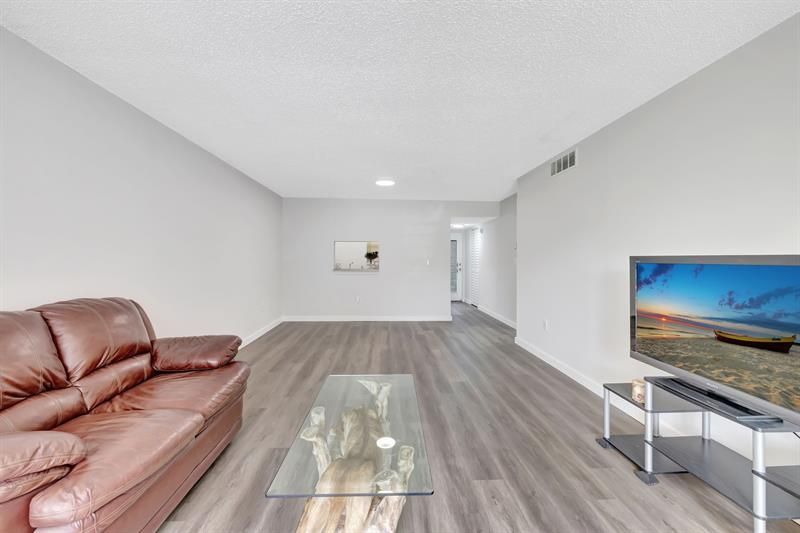 2800 Somerset Drive, Unit 218j, Lauderdale Lakes, FL 33311 Photo