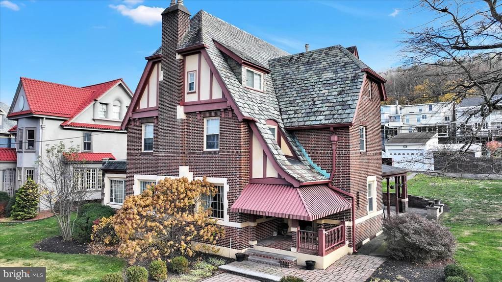 518 E BROAD STREET, TAMAQUA, PA 18252