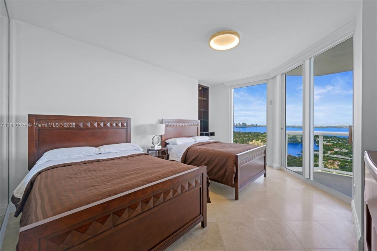 4779 Collins Ave, Unit 3206, Miami Beach, FL 33140 Photo