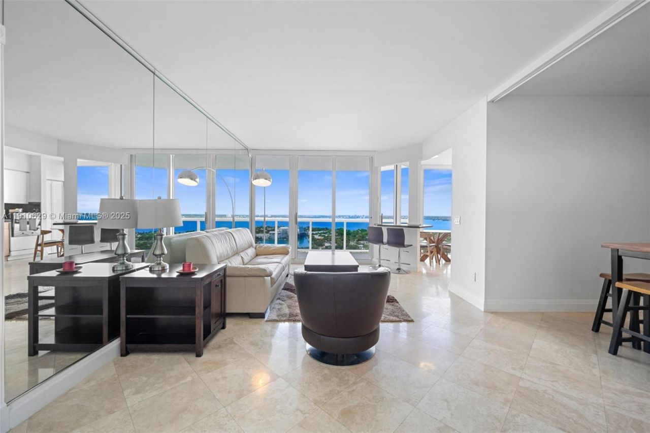 4779 Collins Ave, Unit 3206, Miami Beach, FL 33140 Photo