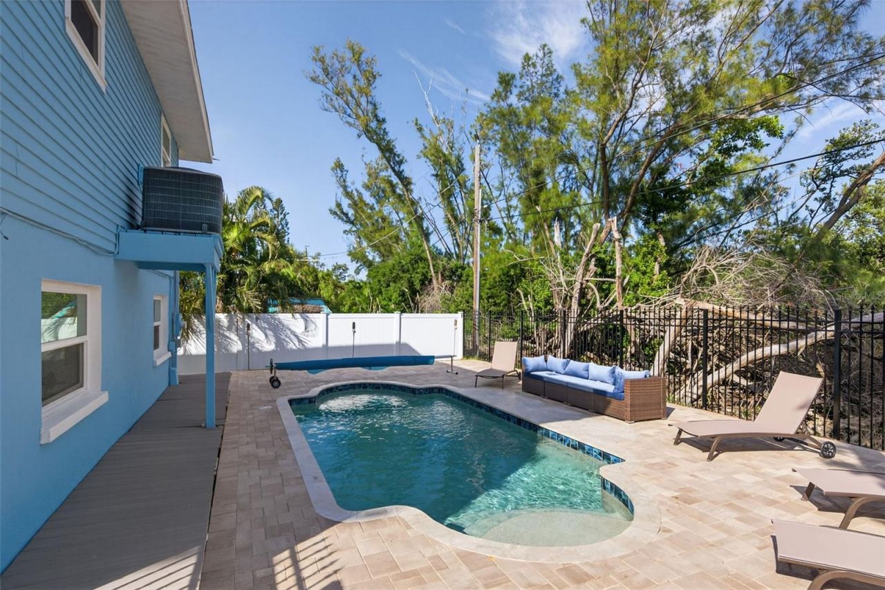 2915 Avenue C, Holmes Beach, FL 34217 Photo