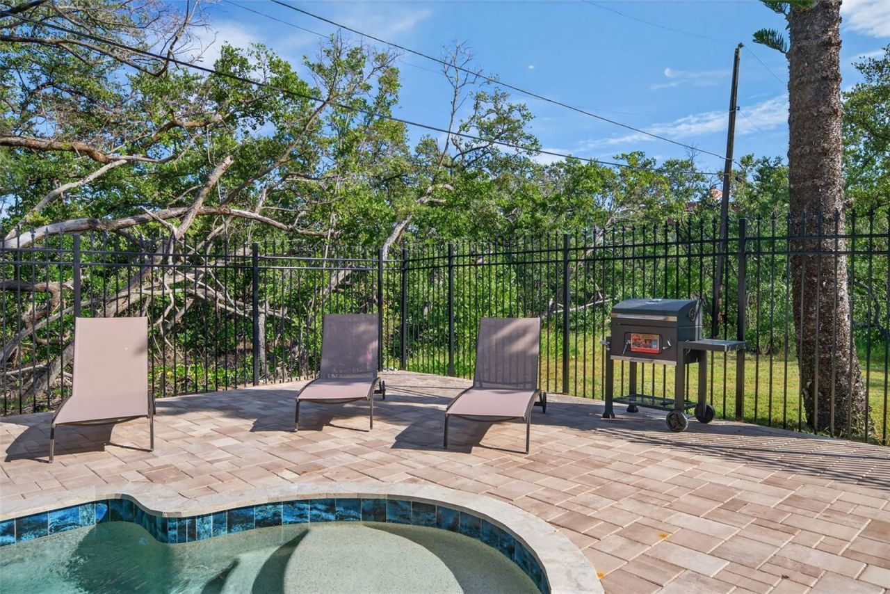 2915 Avenue C, Holmes Beach, FL 34217 Photo