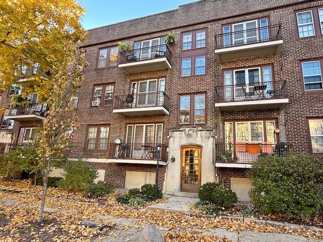 307 N Prairie Street, Unit 9, Champaign, IL 61820 Main Photo