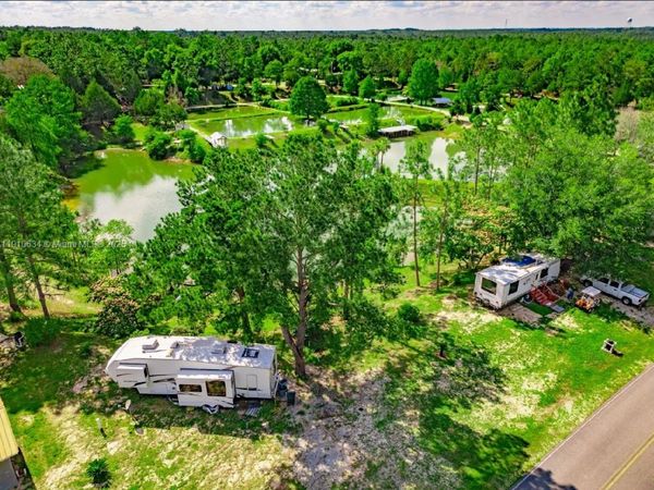 6291 Coy Burgess, Defuniak Springs, FL 32433