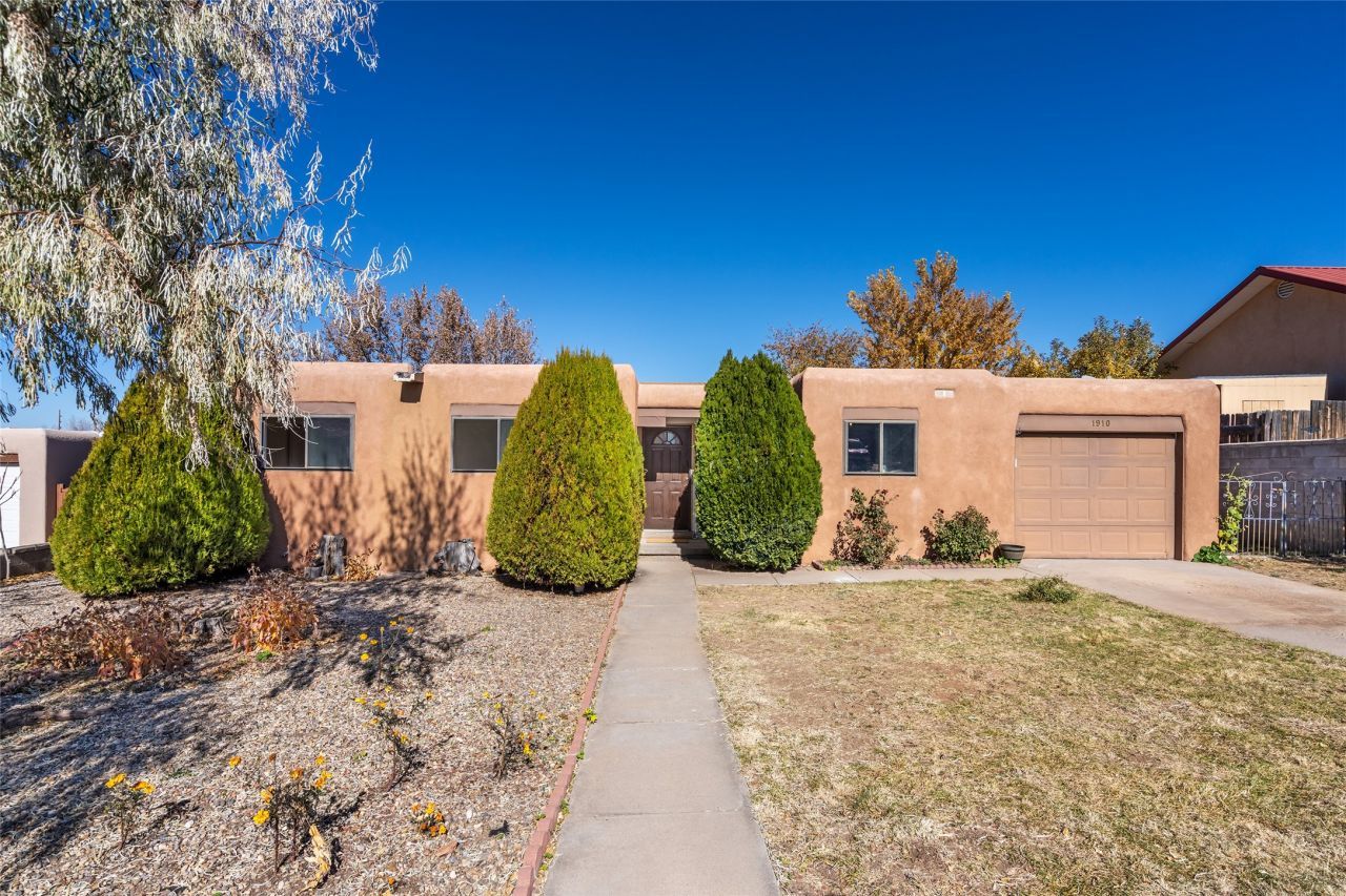 1910 Camino Claro, Santa Fe, NM 87505 Main Photo