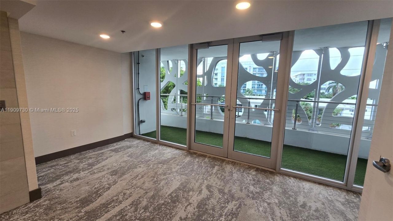 9261 E Bay Harbor Dr, Unit 402, Bay Harbor Islands, FL 33154 Photo