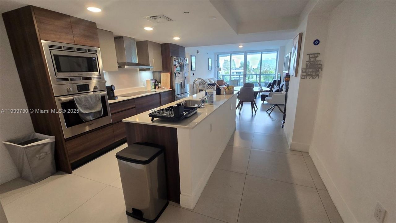 9261 E Bay Harbor Dr, Unit 402, Bay Harbor Islands, FL 33154 Photo