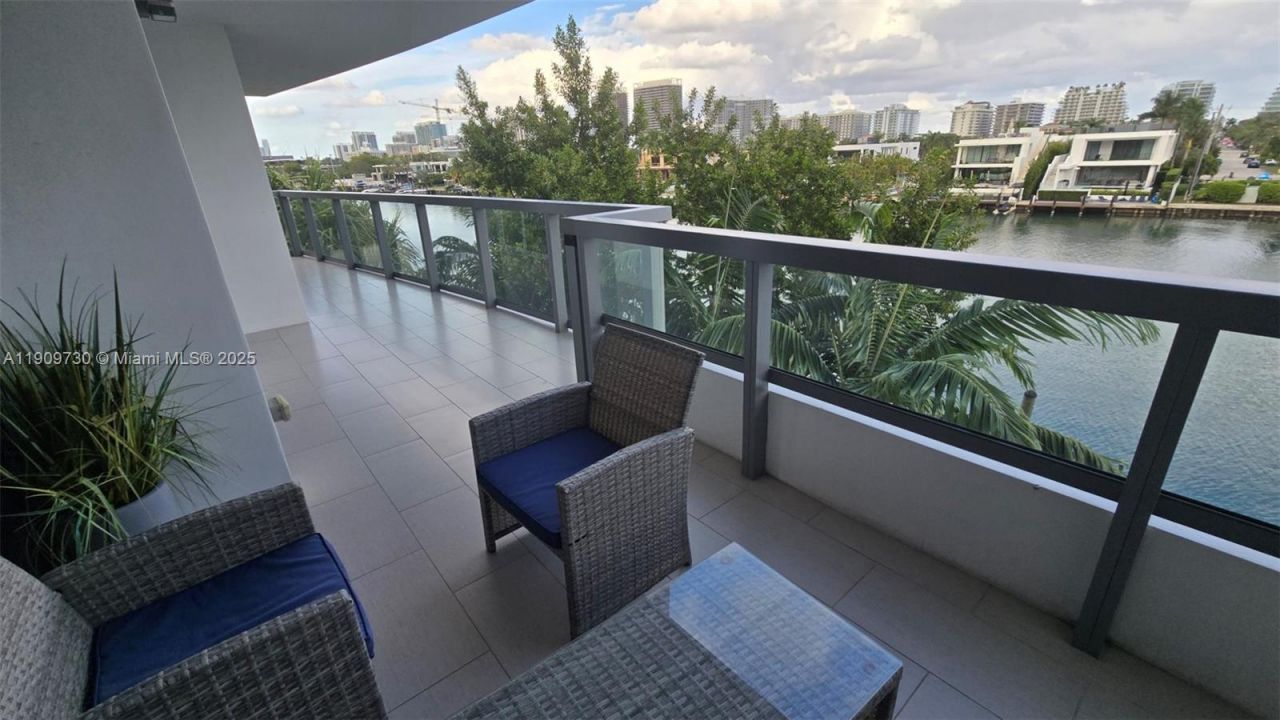 9261 E Bay Harbor Dr, Unit 402, Bay Harbor Islands, FL 33154 Photo