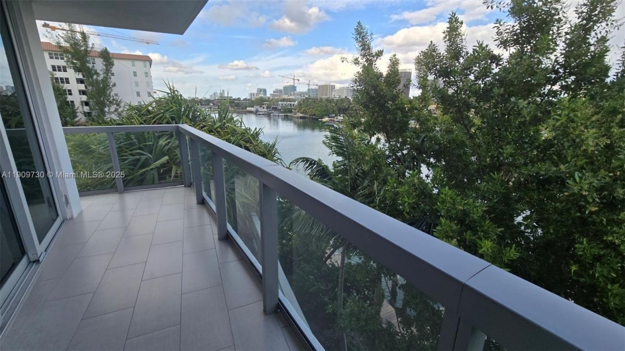 9261 E Bay Harbor Dr, Unit 402, Bay Harbor Islands, FL 33154 Photo